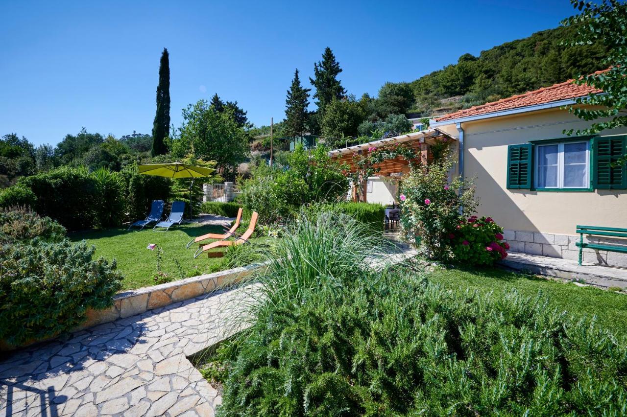 Unique House Split Villa Exterior foto