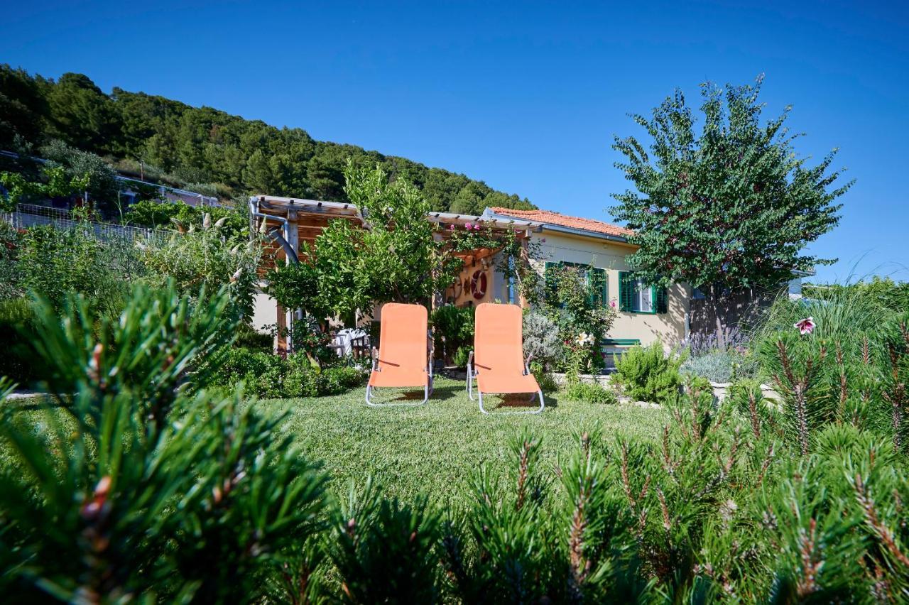 Unique House Split Villa Exterior foto
